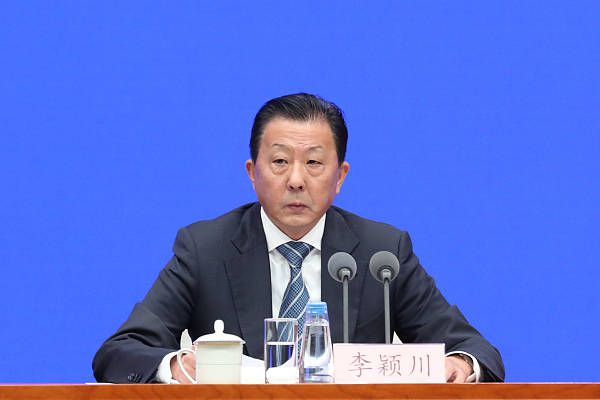 白色内衣大发美女